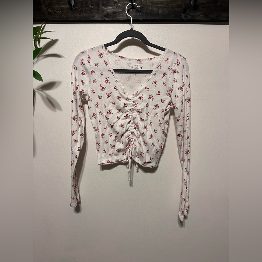 Hollister baby tee size medium!
